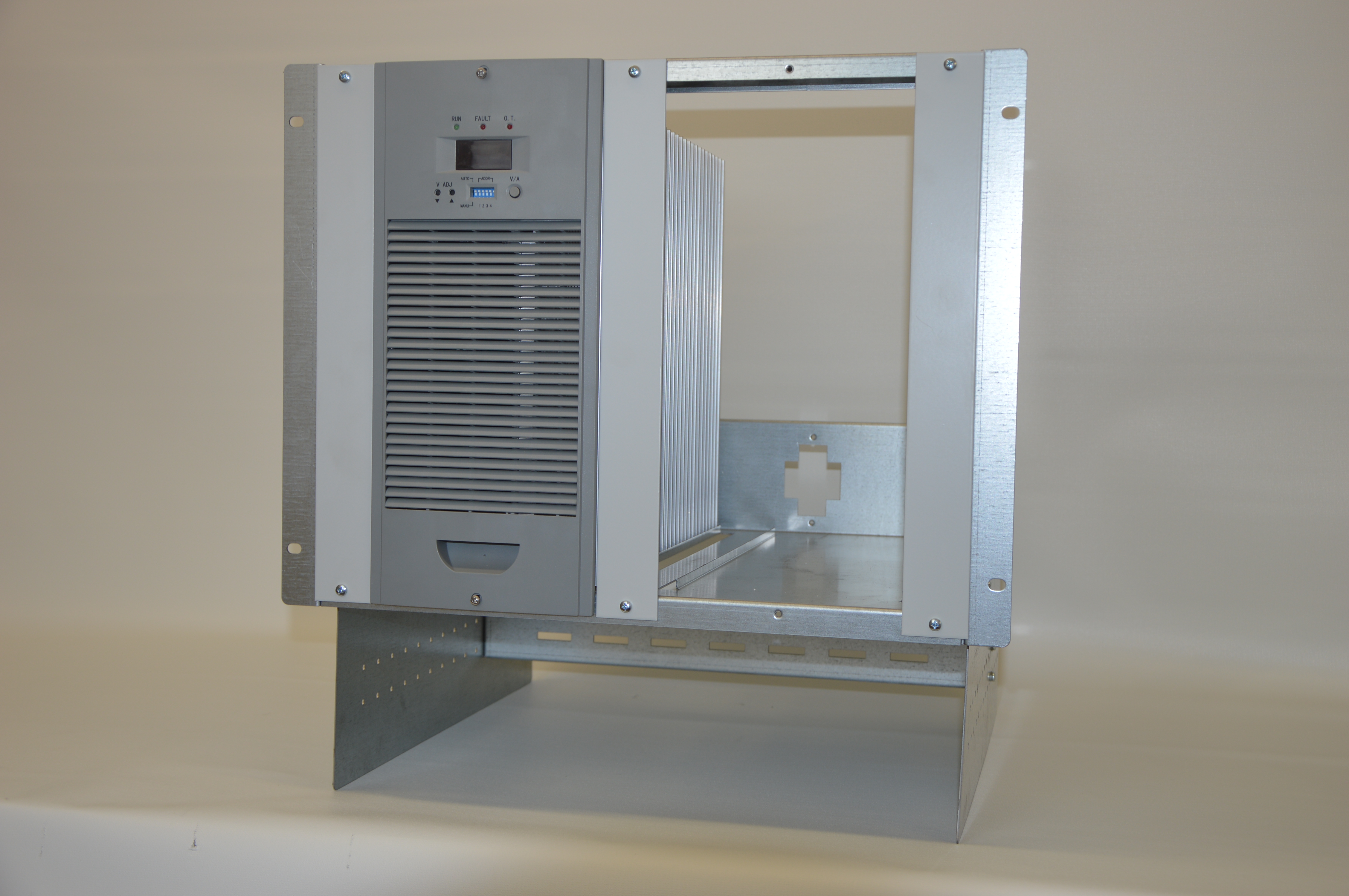 Baugruppenträger mit MT-Modul in Frontansicht
